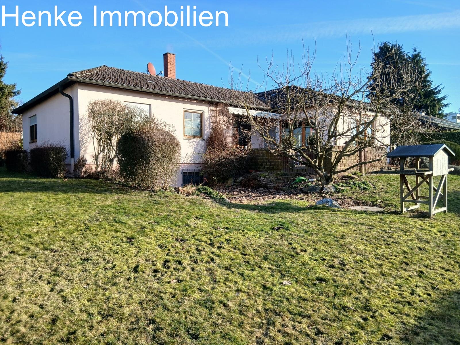 SCHÖNER WALMDACH-WINKELBUNGALOW, 5 ZIMMER, 132,64 m² WFL, 122,51 m² NFL, 975 m² GRUNDSTÜCK, GARAGE, 2 PKW-ABSTELLPLÄTZE SCHÖNER WALMDACH-WINKELBUNGALOW, 5 ZIMMER, 132,64 m² WFL, 122,51 m² NFL, 975 m² GRUNDSTÜCK, GARAGE, 2 PKW-ABSTELLPLÄTZE